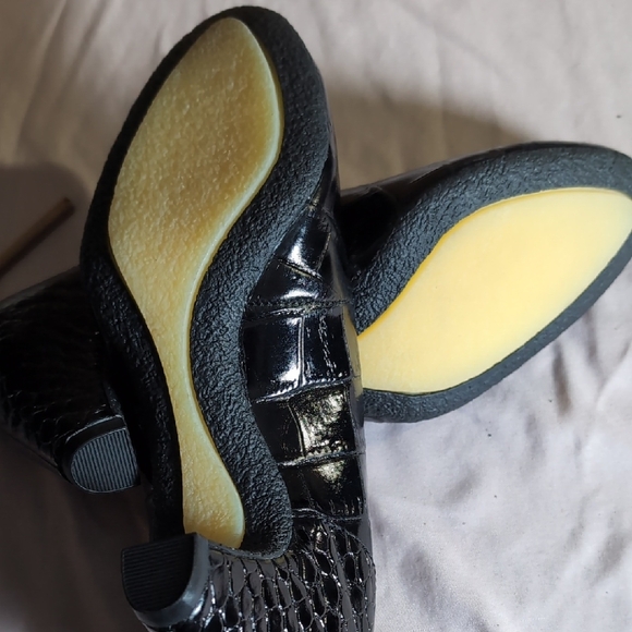 Sam Edelman Black Croc-Patterned Heels - Picture 6 of 6